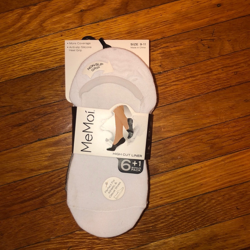 MeMoi high cut liners in black, grey and white. Fits size 4-10 shoe size.